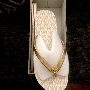 MK flip flop Vanilla size 10